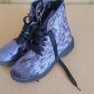 BNWOT tags Purple CRUSHED VELVET combat boots!